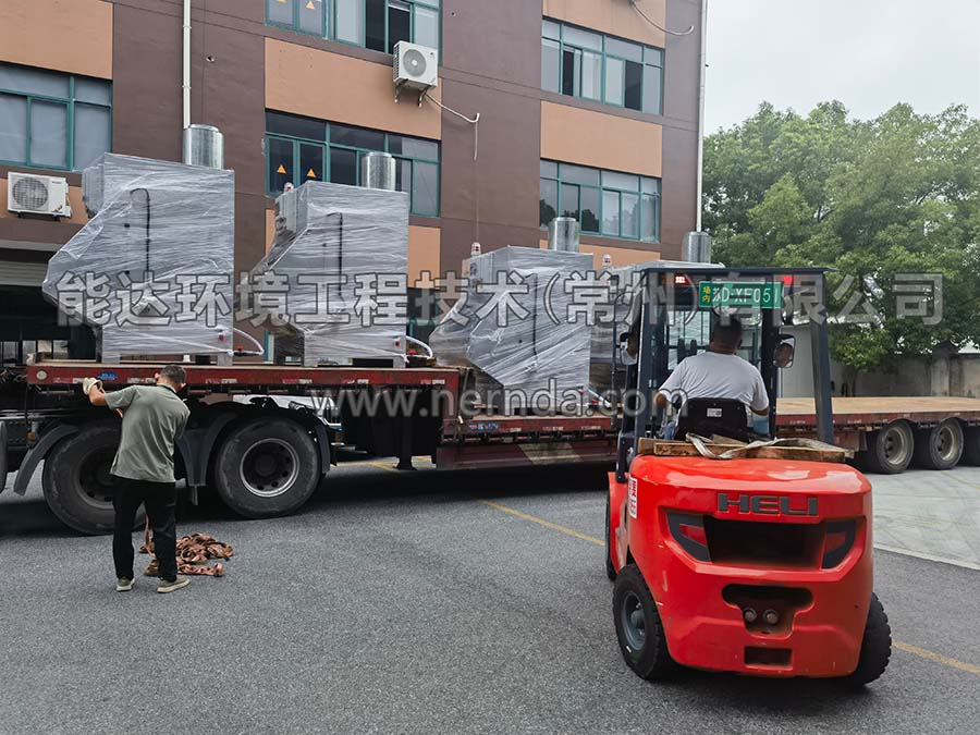 防爆湿式除尘工作台装车发货照3 防爆湿式除尘工作台装车发货照3
